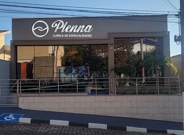 Sala de espera da Clínica Plenna em Guaxupé, Consultório da Dra. Tássia Cabral – Clínica Plenna, Ambiente interno da Clínica Plenna, Guaxupé MG